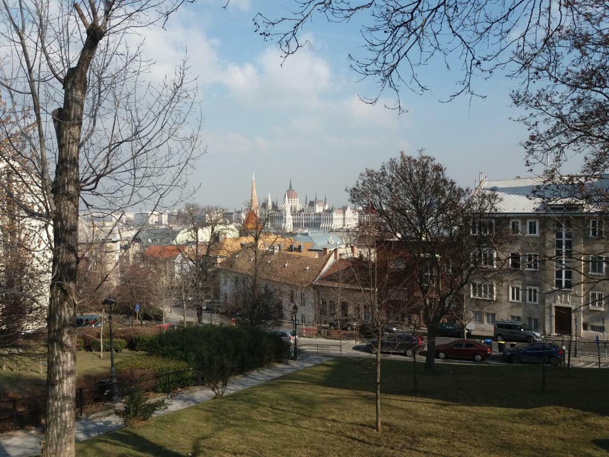 Castle Base Apartment Будапеща Екстериор снимка